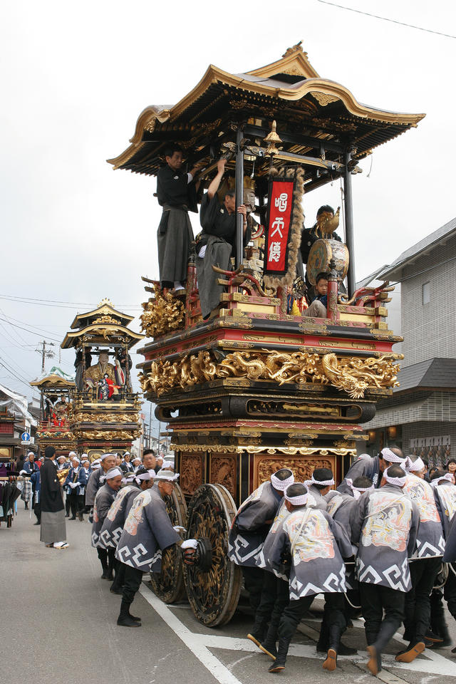 城端曳山祭、５月４日宵祭り　５日本祭りの画像
