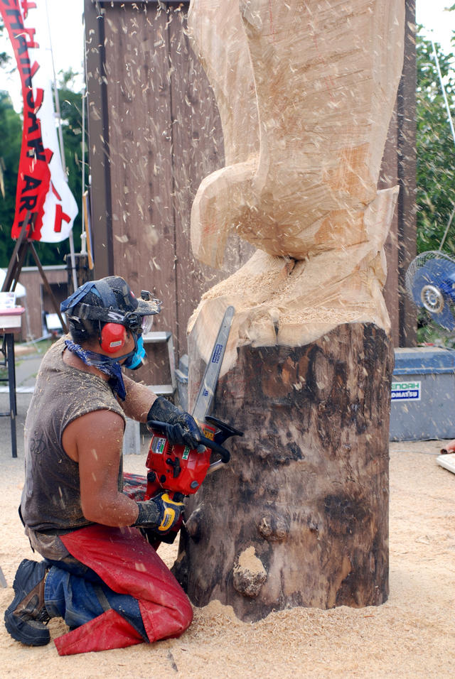 木彫刻キャンプ「公開制作」始まるの画像