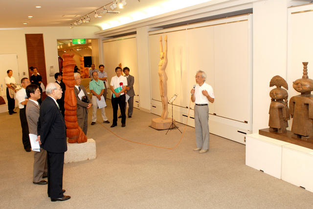 木彫刻作品ヘリオスで展示の画像