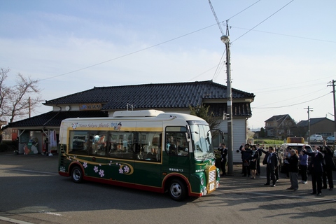 市営バス(なんバス)新路線｢城端さくら線｣出発式の画像