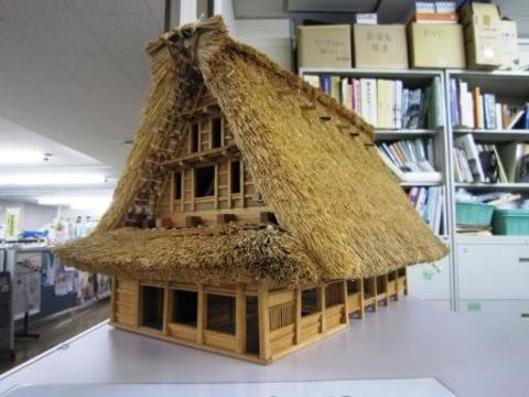文化・世界遺産課で合掌造り家屋の模型を展示中ですの画像