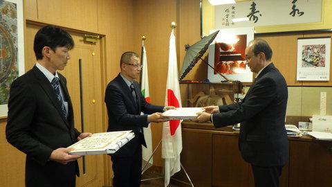 消防団活動を支援する事業所に富山県知事感謝状を伝達の画像