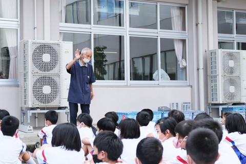 福野小学校の3、4年生がスプレーギク作りに挑戦！の画像