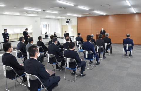 田中市長と市議会議員選挙当選者18名に当選証書が附与されましたの画像