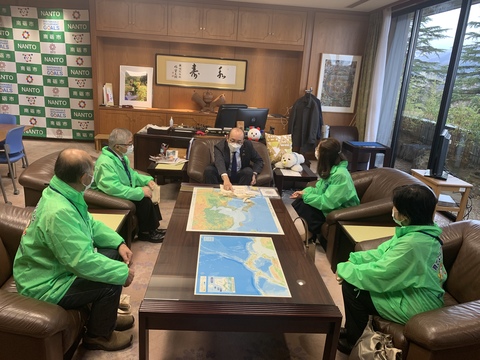 人権擁護委員のみなさんが田中市長を訪問しました！（人権週間）の画像