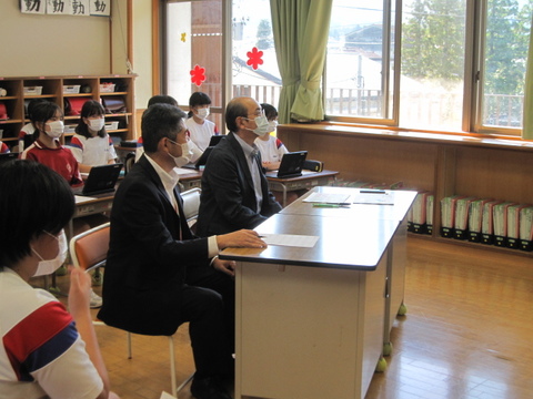 城端小学校・福野中学校の児童生徒が、ふるさと南砺市の未来について田中市長へ提言の画像