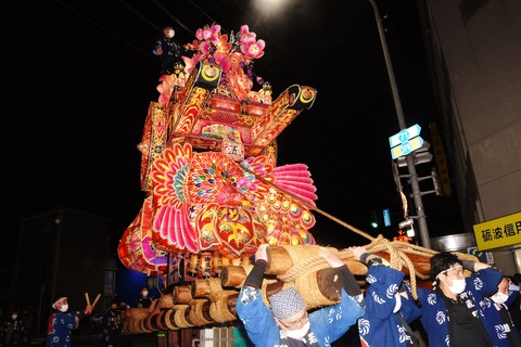 福野夜高祭、３年ぶりに大行燈が巡行の画像