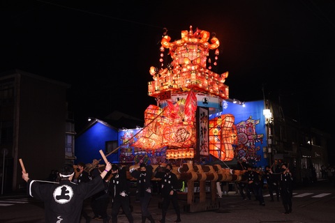 福野夜高祭、３年ぶりに大行燈が巡行の画像