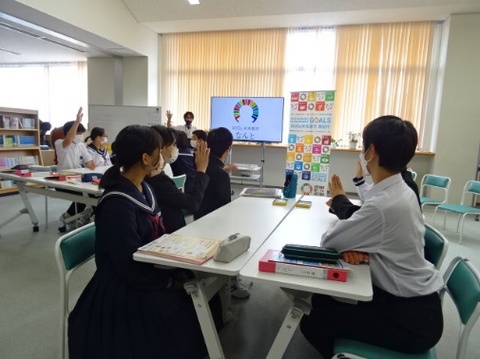 利賀中学校でSDGs講座を開催の画像