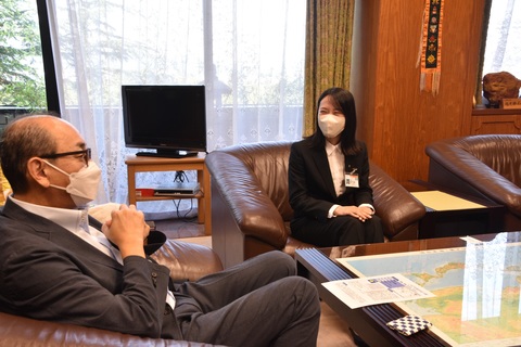 パラオで活動する高瀬さん、田中市長を表敬訪問の画像