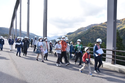 利賀ダム工事現場を見学の画像