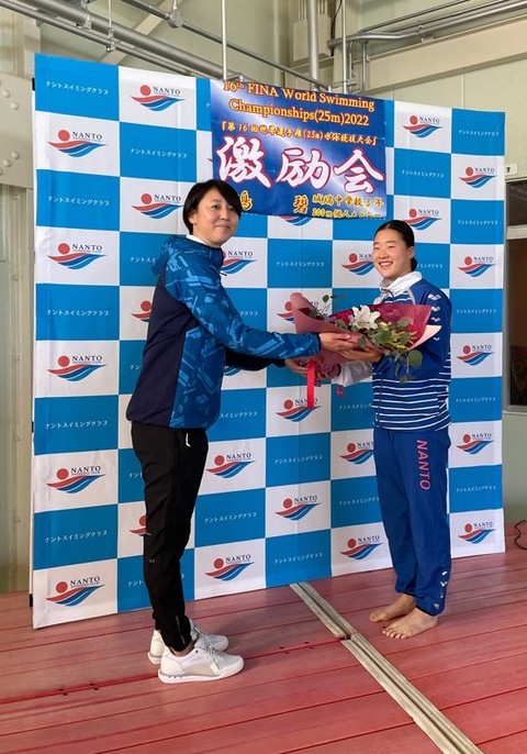 萩原智子さん　中嶋選手を激励＆水泳教室を開催の画像