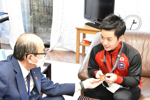 高松翔太さん、ワールドカップ３位入賞を報告の画像