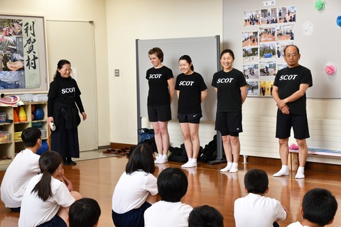 利賀小・中学生、劇団SCOTの演劇を体験の画像