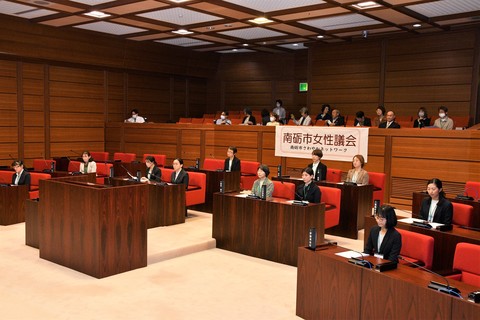 第１２回南砺市女性議会が開会の画像