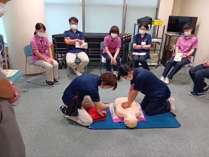 2人1組で実施者、補助者に分かれて実施しました