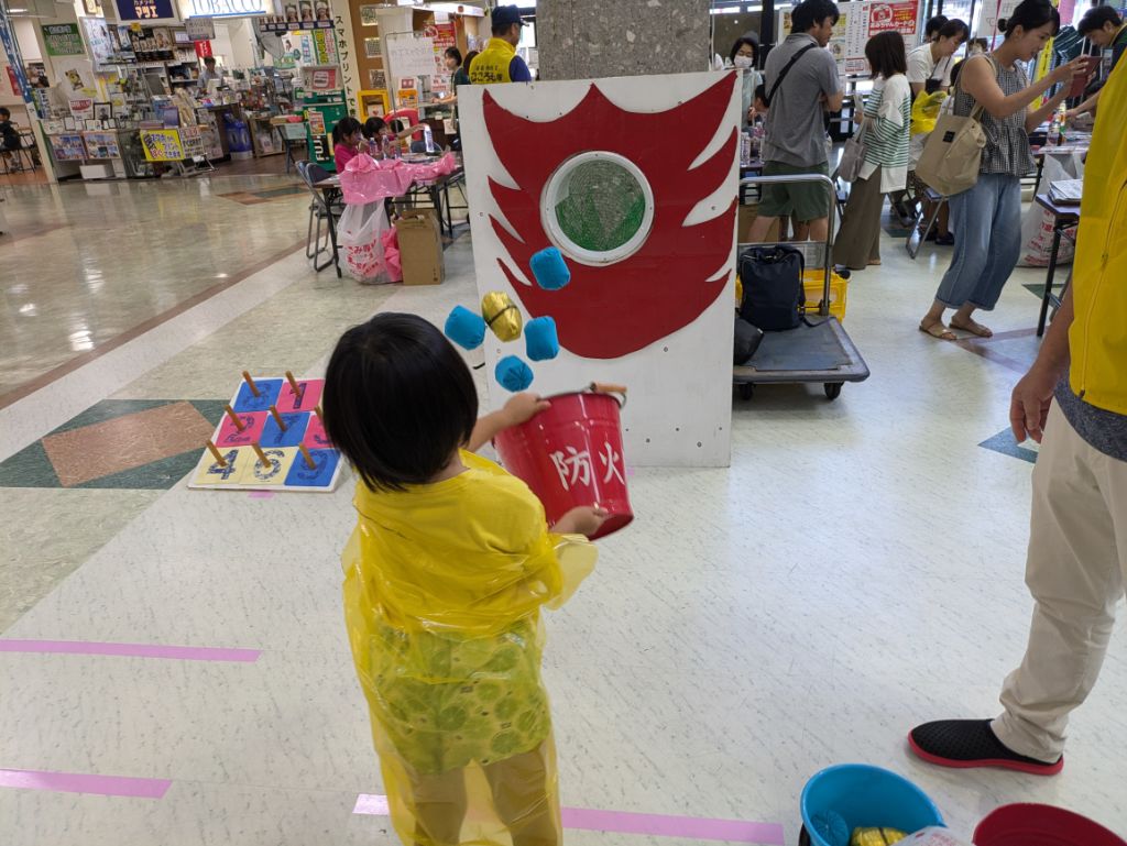 バケツで消火体験